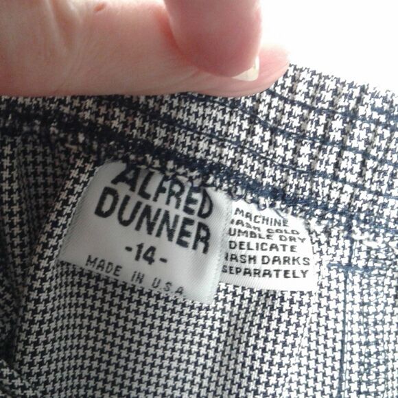 Alfred Dunner Size 14 Navy Blue And White Skirt with belt - Picture 5 of 6